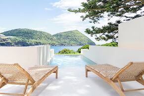 Silveira Bay Lounge Retreat