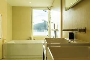 Silveira Bay Lounge Retreat