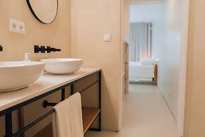 Silveira Bay Lounge Retreat