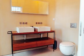 Silveira Bay Lounge Retreat