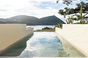 Silveira Bay Lounge Retreat