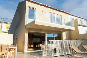 Silveira Bay Lounge Retreat