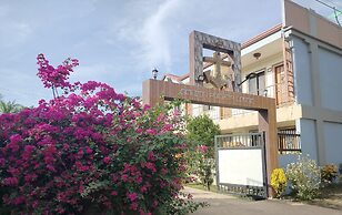 Golden Anchor- Lodge