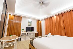 E L Westensee Resort