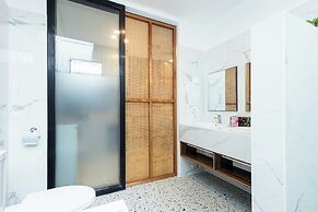 E L Westensee Resort