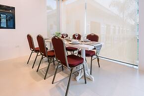 E L Westensee Resort