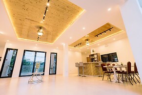 E L Westensee Resort