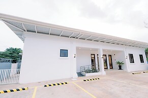 E L Westensee Resort