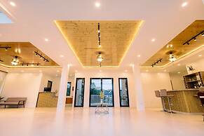 E L Westensee Resort