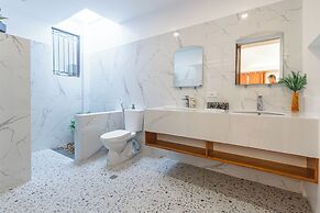 E L Westensee Resort