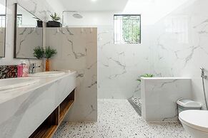 E L Westensee Resort