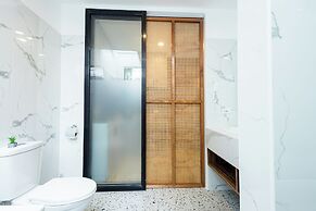 E L Westensee Resort