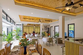 E L Westensee Resort