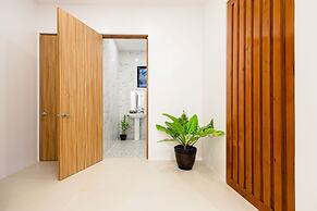 E L Westensee Resort