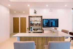 E L Westensee Resort