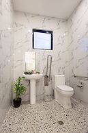 E L Westensee Resort