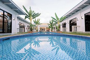 E L Westensee Resort