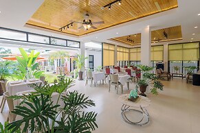 E L Westensee Resort