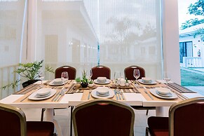 E L Westensee Resort