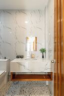 E L Westensee Resort