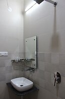 Aura Luxury Studio Near Artemis Hospital