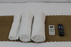 Aura Luxury Studio Near Artemis Hospital