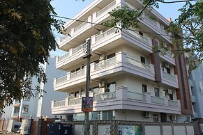 Aura Luxury Studio Near Artemis Hospital