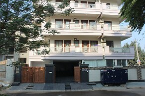 Aura Luxury Studio Near Artemis Hospital