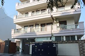 Aura Luxury Studio Near Artemis Hospital