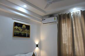 Aura Luxury Studio Near Artemis Hospital