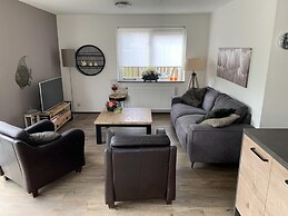 Spacious Bungalow Near Water