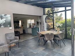 Spacious Bungalow With Garden