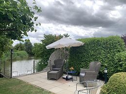 Spacious Bungalow With Garden