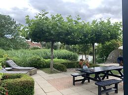 Spacious Bungalow With Garden