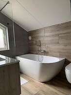 Spacious Bungalow With Garden