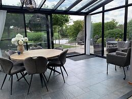 Spacious Bungalow Near Water