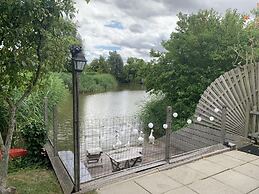 Spacious Bungalow With Garden