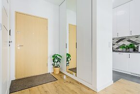 Lumina lux apart near railway station