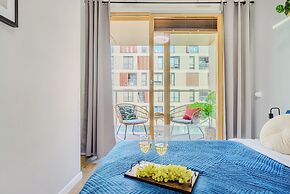 Lumina lux apart near railway station