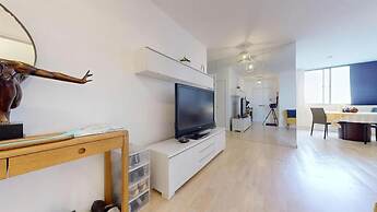 London Chic Apartment Retreat