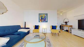 London Chic Apartment Retreat