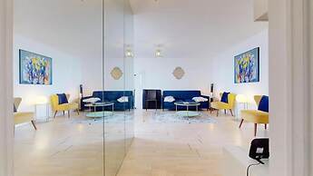 London Chic Apartment Retreat