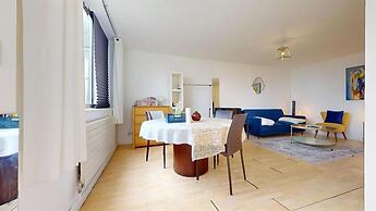 London Chic Apartment Retreat