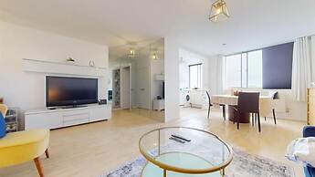 London Chic Apartment Retreat