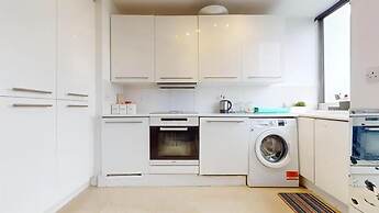 London Chic Apartment Retreat