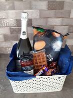 Fabapartment-12pmcheckout-freebubbly-seaside