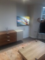 Fabapartment-12pmcheckout-freebubbly-seaside