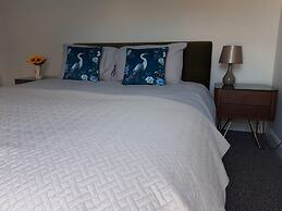 Fabapartment-12pmcheckout-freebubbly-seaside