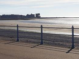 Fabapartment-12pmcheckout-freebubbly-seaside