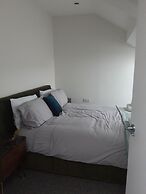 Fabapartment-12pmcheckout-freebubbly-seaside